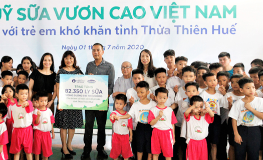 Niềm vui cho trẻ thơ từ triệu ly sữa ngọt ngào